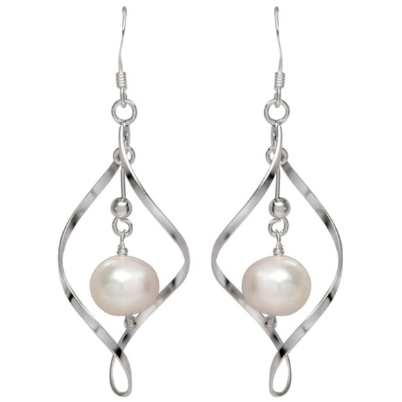Jewelry - HP💝Freshwater Pearl Sterling Silver drop earrings